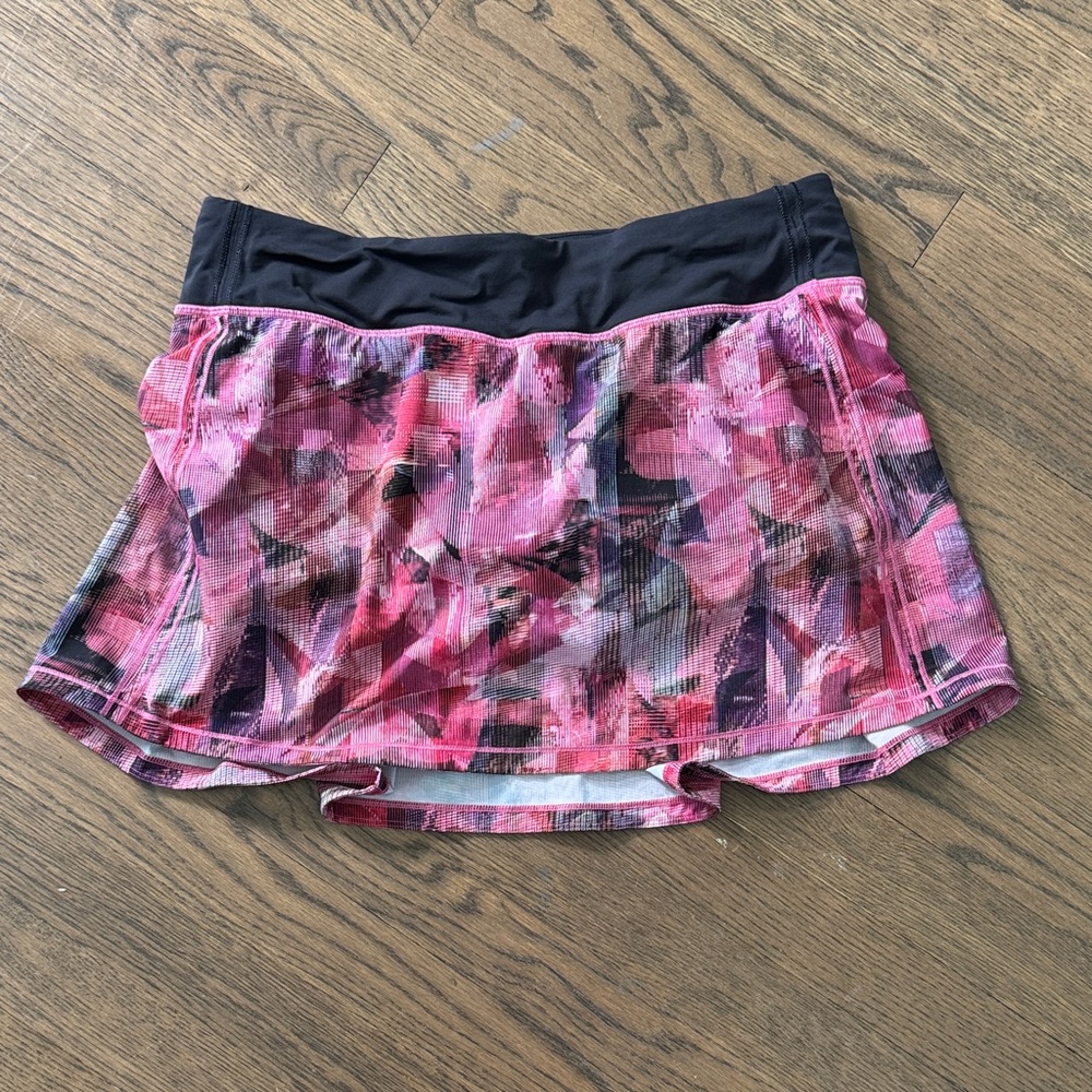 Lululemon women’s printed tennis skirt charcoal w/shades of pink size 8 TALL